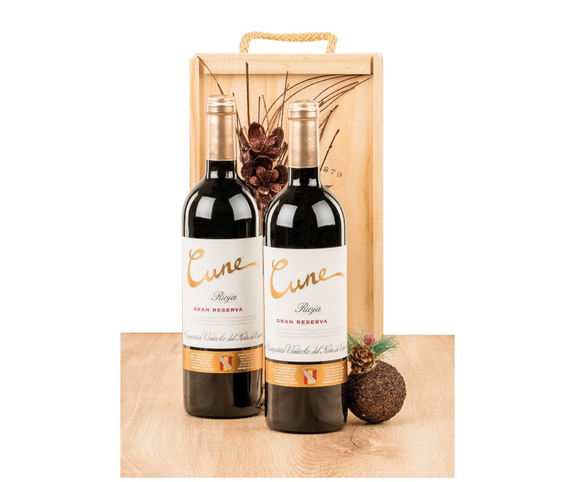 Caja de madera natural con 2 botellas de Rioja Cune Gran Reserva CVNE