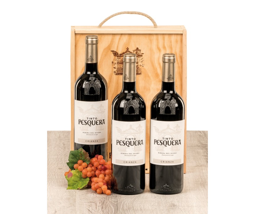 Caja de madera natural con 3 botellas de Ribera Pesquera Crianza