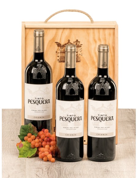 Caja de madera natural con 3 botellas de Ribera Pesquera Crianza