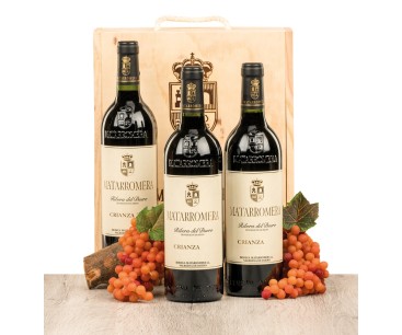 Caja de madera natural con 3 botellas de Ribera Matarromera Crianza