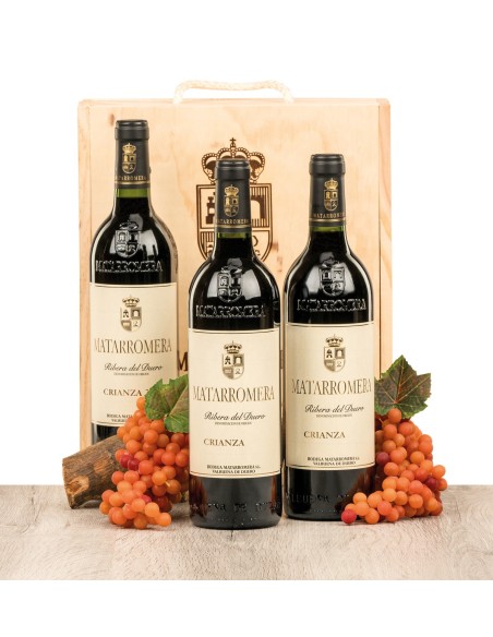 Caja de madera natural con 3 botellas de Ribera Matarromera Crianza