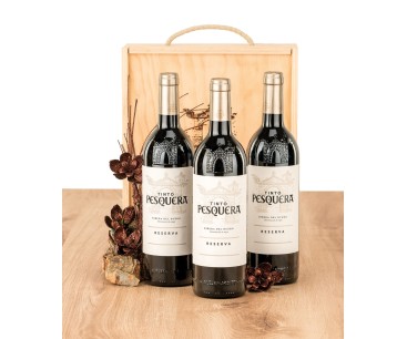 Caja de madera natural con 3 botellas de Ribera Pesquera Reserva