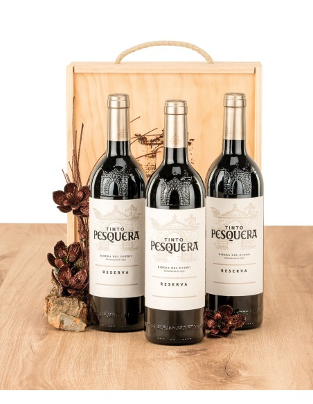Caja de madera natural con 3 botellas de Ribera Pesquera Reserva