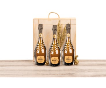 Caja de madera natural con 3 botellas de cava Codorniu Ars Collecta