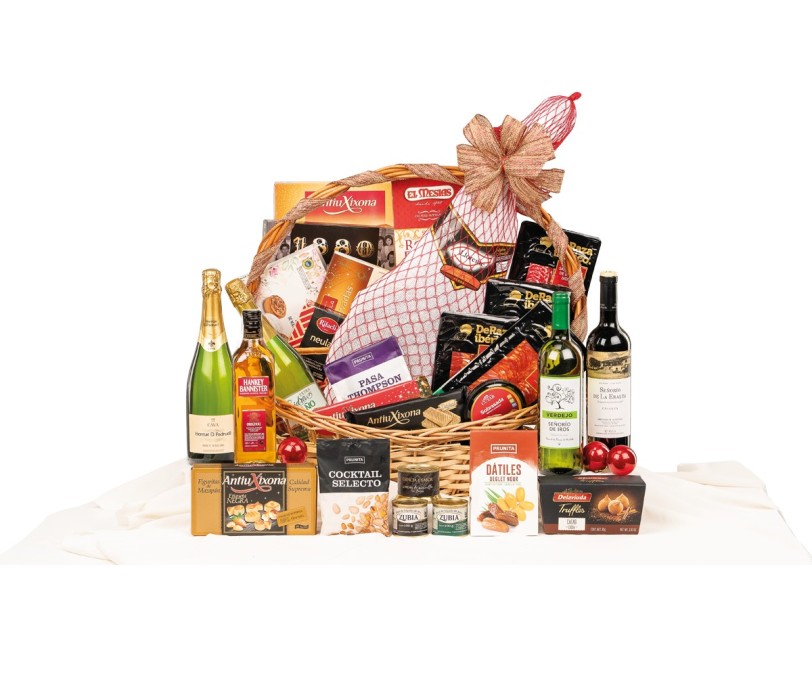 Cesta arco alto HORECA con paleta Llorente Gran Reserva y whisky Hankey Bannister premiado SFWSC